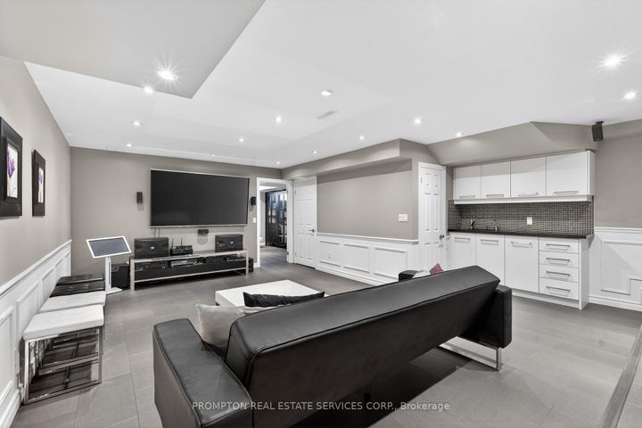 Photo 38 at 15 Donald Buttress Boulevard E, Cathedraltown, Markham