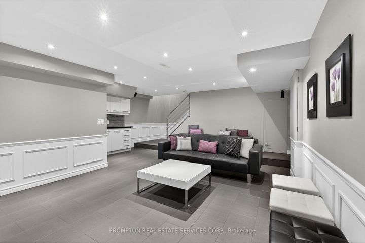 Photo 40 at 15 Donald Buttress Boulevard E, Cathedraltown, Markham