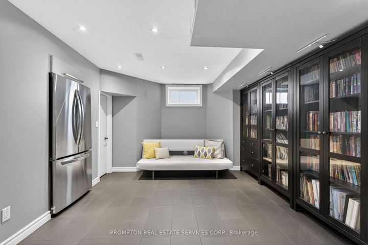 Photo 41 at 15 Donald Buttress Boulevard E, Cathedraltown, Markham