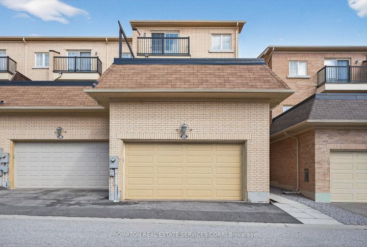 Photo 44 at 15 Donald Buttress Boulevard E, Cathedraltown, Markham