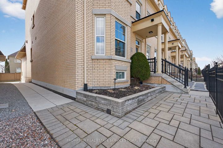 Photo 46 at 15 Donald Buttress Boulevard E, Cathedraltown, Markham