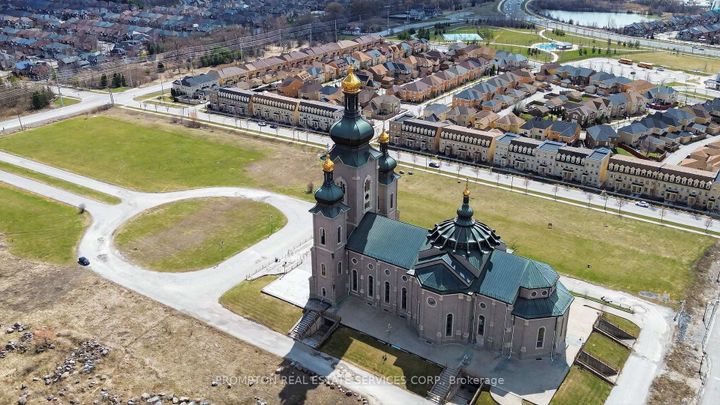 Photo 49 at 15 Donald Buttress Boulevard E, Cathedraltown, Markham