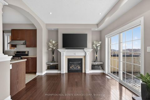 Photo 9 at 15 Donald Buttress Boulevard E, Cathedraltown, Markham