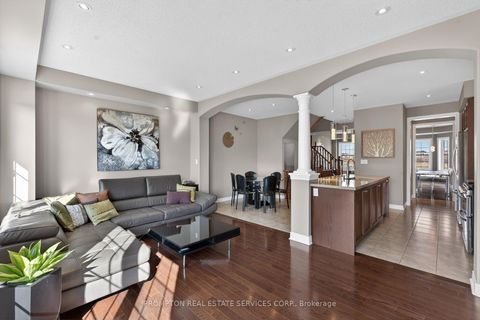 Photo 11 at 15 Donald Buttress Boulevard E, Cathedraltown, Markham