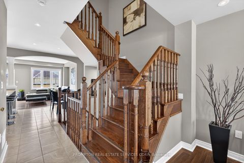 Photo 21 at 15 Donald Buttress Boulevard E, Cathedraltown, Markham