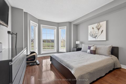 Photo 32 at 15 Donald Buttress Boulevard E, Cathedraltown, Markham