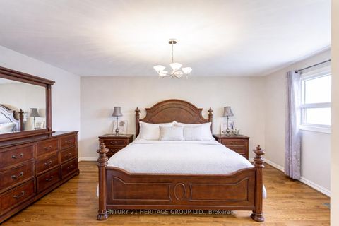 Photo 15 at 80 Findlay Avenue, King City, King