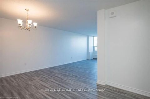 Photo 4 at 508 - 390 Dixon Road W, The Westway, Toronto