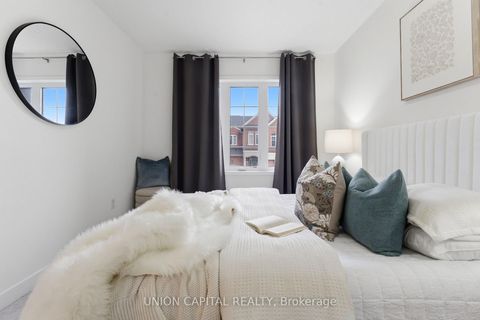 Photo 34 at 137 Knott End Crescent, Glenway Estates, Newmarket