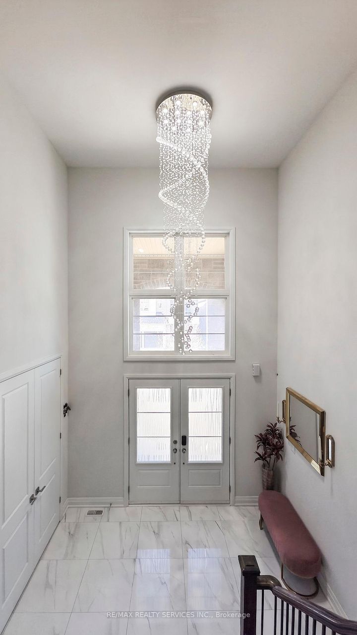 Photo 3 at 15 Rolling Rock Way, Bram West, Brampton