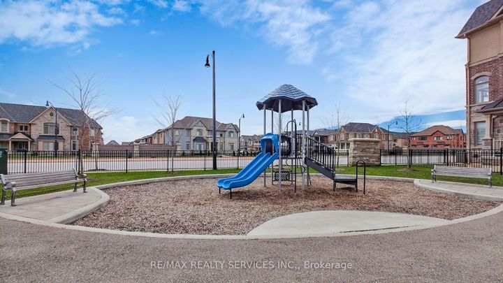 Photo 42 at 15 Rolling Rock Way, Bram West, Brampton