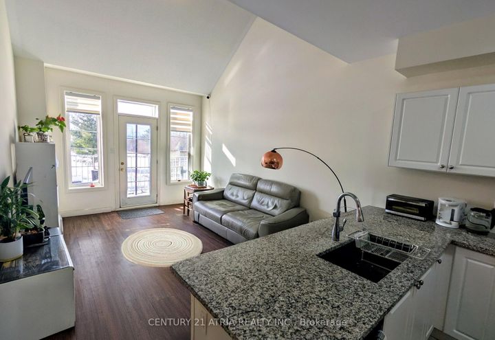 Photo 5 at 8 McAlister Avenue, Rural Richmond Hill, Richmond Hill