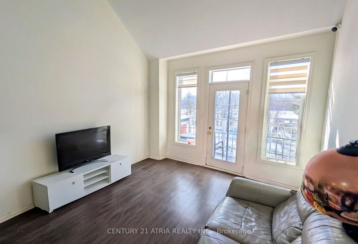 Photo 6 at 8 McAlister Avenue, Rural Richmond Hill, Richmond Hill