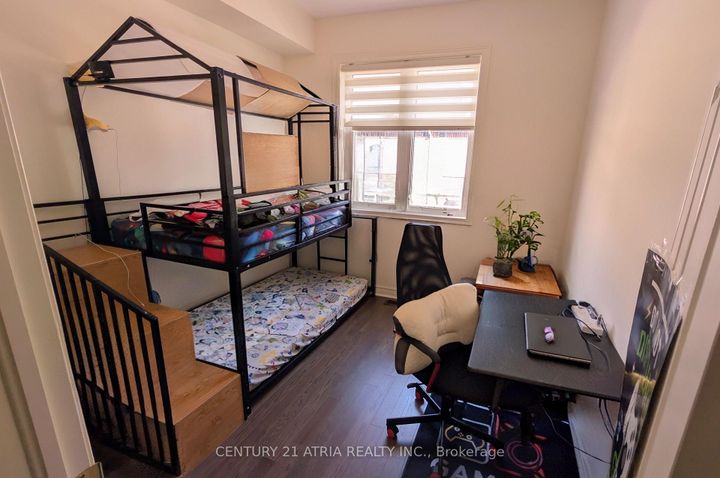 Photo 11 at 8 McAlister Avenue, Rural Richmond Hill, Richmond Hill