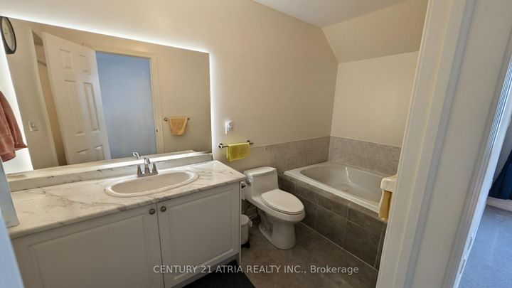 Photo 17 at 8 McAlister Avenue, Rural Richmond Hill, Richmond Hill