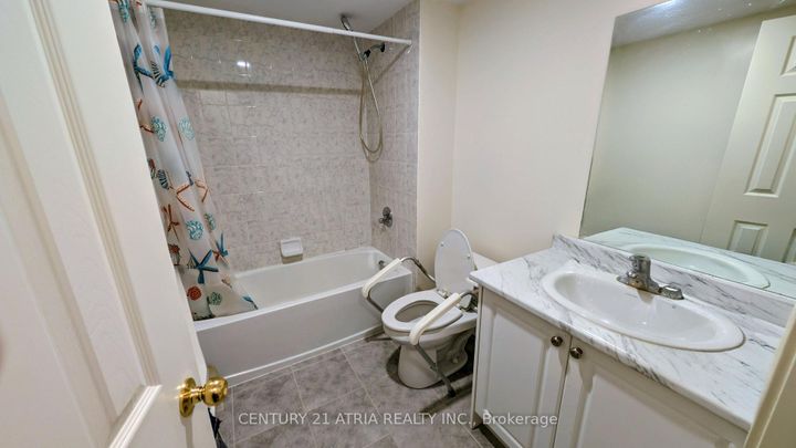 Photo 21 at 8 McAlister Avenue, Rural Richmond Hill, Richmond Hill