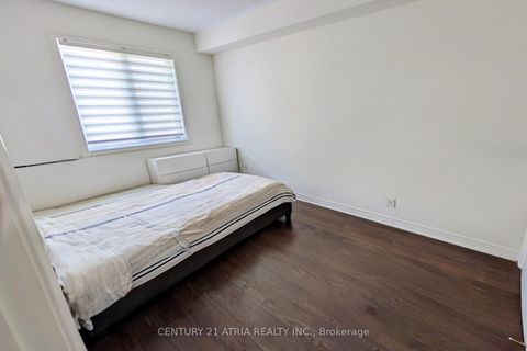 Photo 10 at 8 McAlister Avenue, Rural Richmond Hill, Richmond Hill