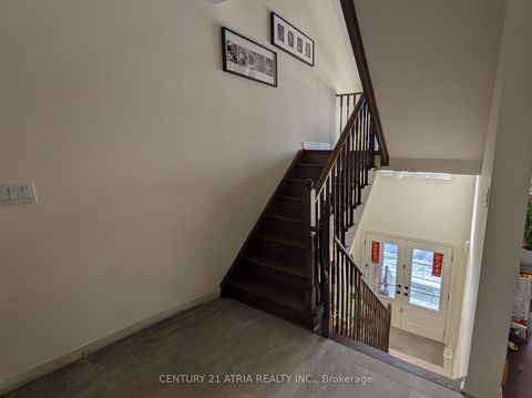 Photo 13 at 8 McAlister Avenue, Rural Richmond Hill, Richmond Hill