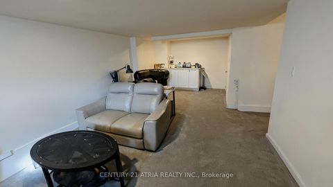 Photo 23 at 8 McAlister Avenue, Rural Richmond Hill, Richmond Hill