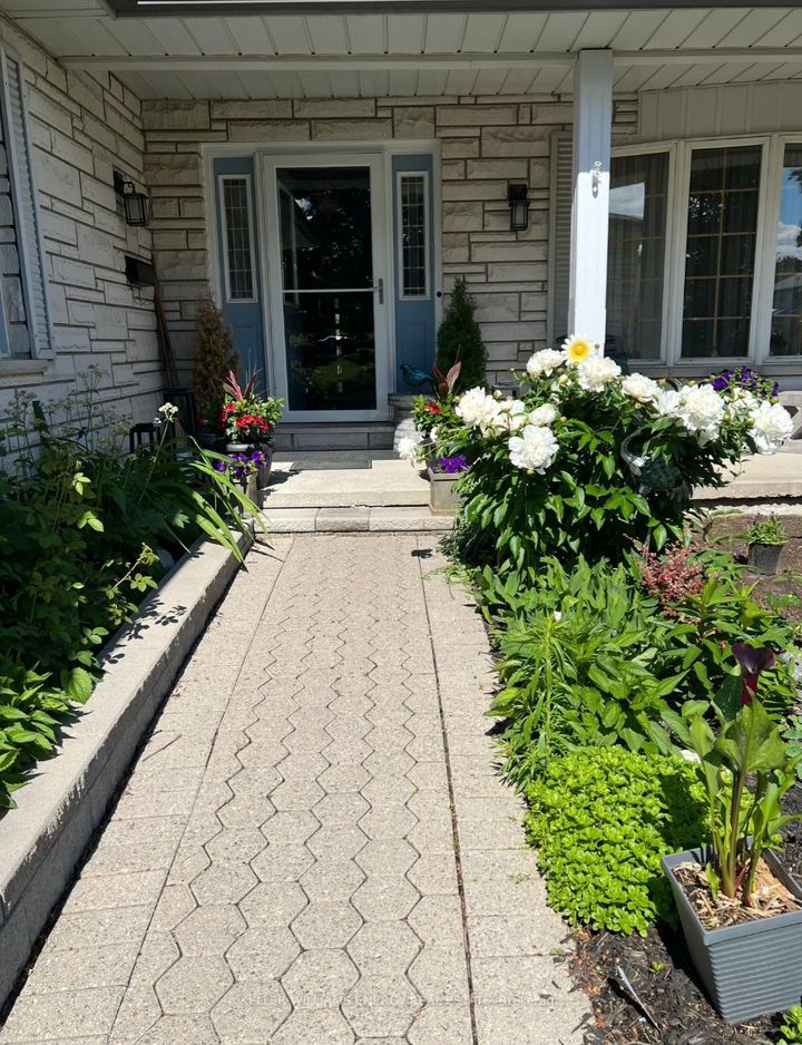 Photo 2 at 565 Prestwick Drive, McLaughlin, Oshawa