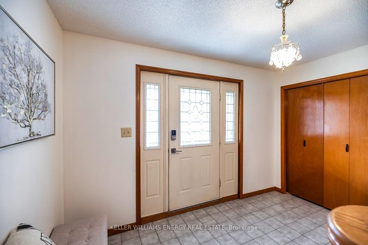 Photo 4 at 565 Prestwick Drive, McLaughlin, Oshawa