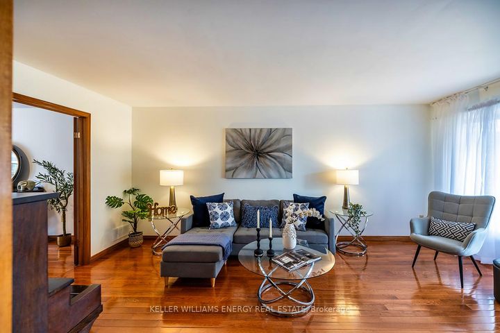 Photo 5 at 565 Prestwick Drive, McLaughlin, Oshawa