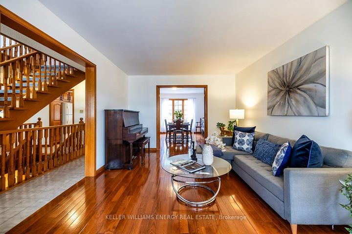 Photo 6 at 565 Prestwick Drive, McLaughlin, Oshawa