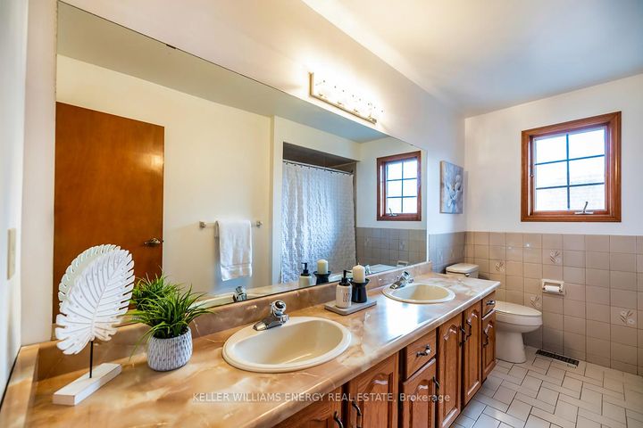 Photo 30 at 565 Prestwick Drive, McLaughlin, Oshawa