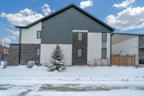 Photo 3 at 22 - 1 Stonehart Lane, East Bayfield, Barrie