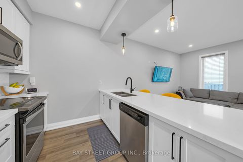 Photo 8 at 22 - 1 Stonehart Lane, East Bayfield, Barrie