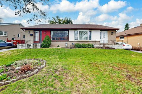 Photo 3 at 29 Pinemore Crescent, Donalda, Toronto