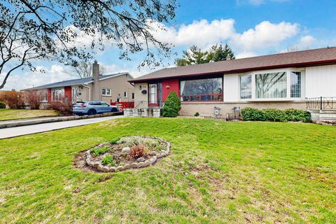 Photo 4 at 29 Pinemore Crescent, Donalda, Toronto