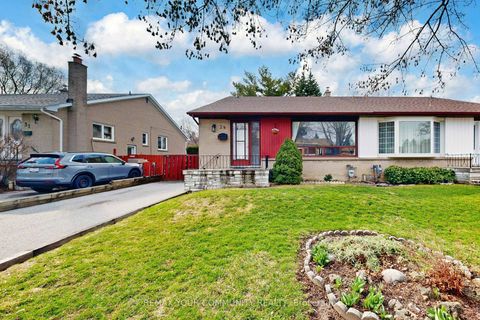 Photo 5 at 29 Pinemore Crescent, Donalda, Toronto