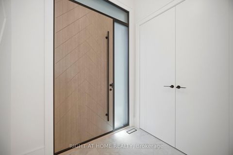 Photo 4 at 84 Mosley Street, Aurora Village, Aurora