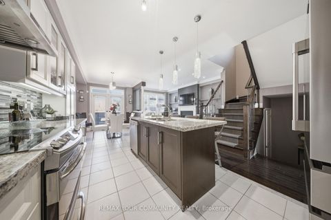 Photo 11 at 29 Spring Hill Drive, King City, King