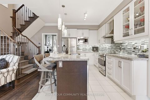 Photo 12 at 29 Spring Hill Drive, King City, King