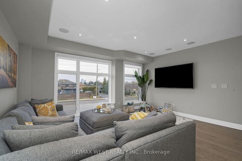 Photo 8 at 8208 Pine Valley Drive, East Woodbridge, Vaughan