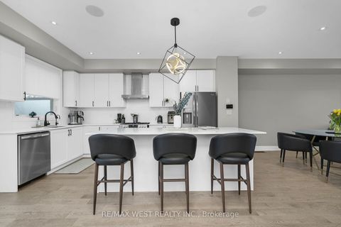 Photo 16 at 8208 Pine Valley Drive, East Woodbridge, Vaughan