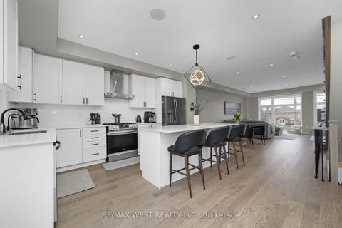Photo 17 at 8208 Pine Valley Drive, East Woodbridge, Vaughan