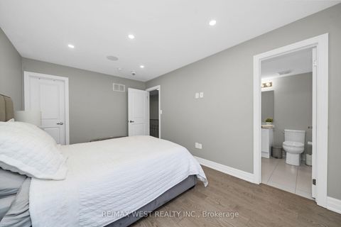 Photo 25 at 8208 Pine Valley Drive, East Woodbridge, Vaughan