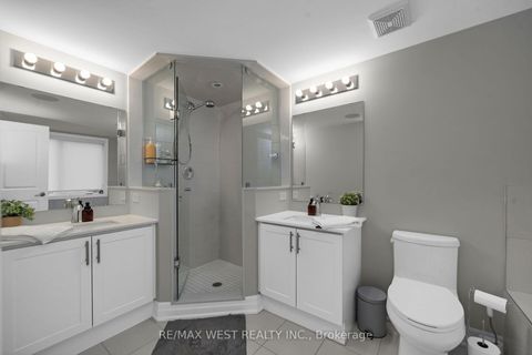 Photo 26 at 8208 Pine Valley Drive, East Woodbridge, Vaughan