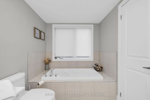 Photo 27 at 8208 Pine Valley Drive, East Woodbridge, Vaughan