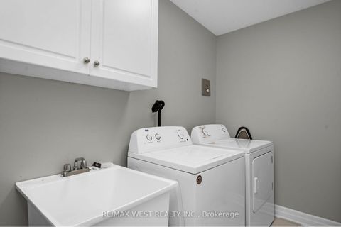 Photo 34 at 8208 Pine Valley Drive, East Woodbridge, Vaughan