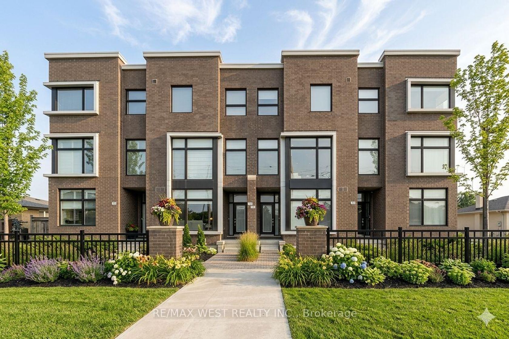 8208 Pine Valley Drive, East Woodbridge, Vaughan photo number 2