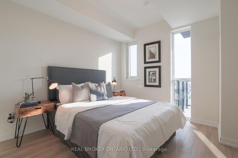 Photo 13 at 915 - 2300 St Clair Avenue W, Junction Area, Toronto