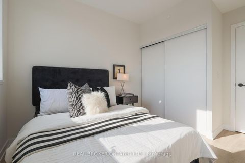 Photo 20 at 915 - 2300 St Clair Avenue W, Junction Area, Toronto