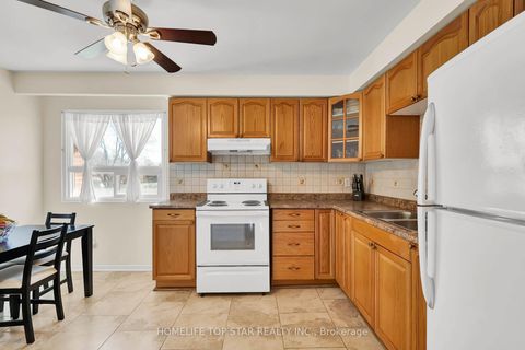 Photo 12 at 33 - 452 Silverstone Drive, Clairville, Toronto