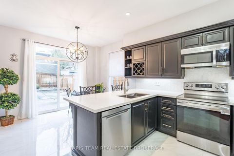 Photo 7 at 12 Kensington Trail, Shore, Barrie