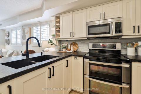 Photo 8 at 59 - 208 Niagara Street, Niagara, Toronto