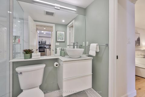 Photo 14 at 59 - 208 Niagara Street, Niagara, Toronto